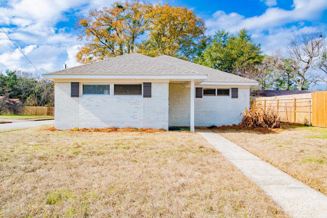 House In Mobile Newly Renovated! Quiet & Centrally Located! Exteriör bild